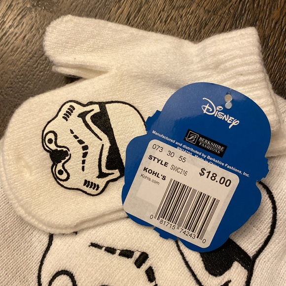 Star Wars toddler Winter Hat and Mitten set. - Picture 4 of 9